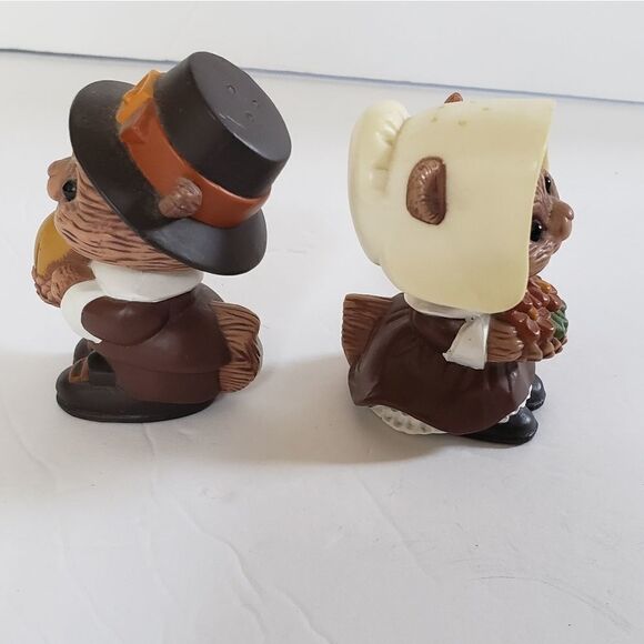 Hallmark Chipmunk Salt & Pepper Shakers - Picture 3 of 9